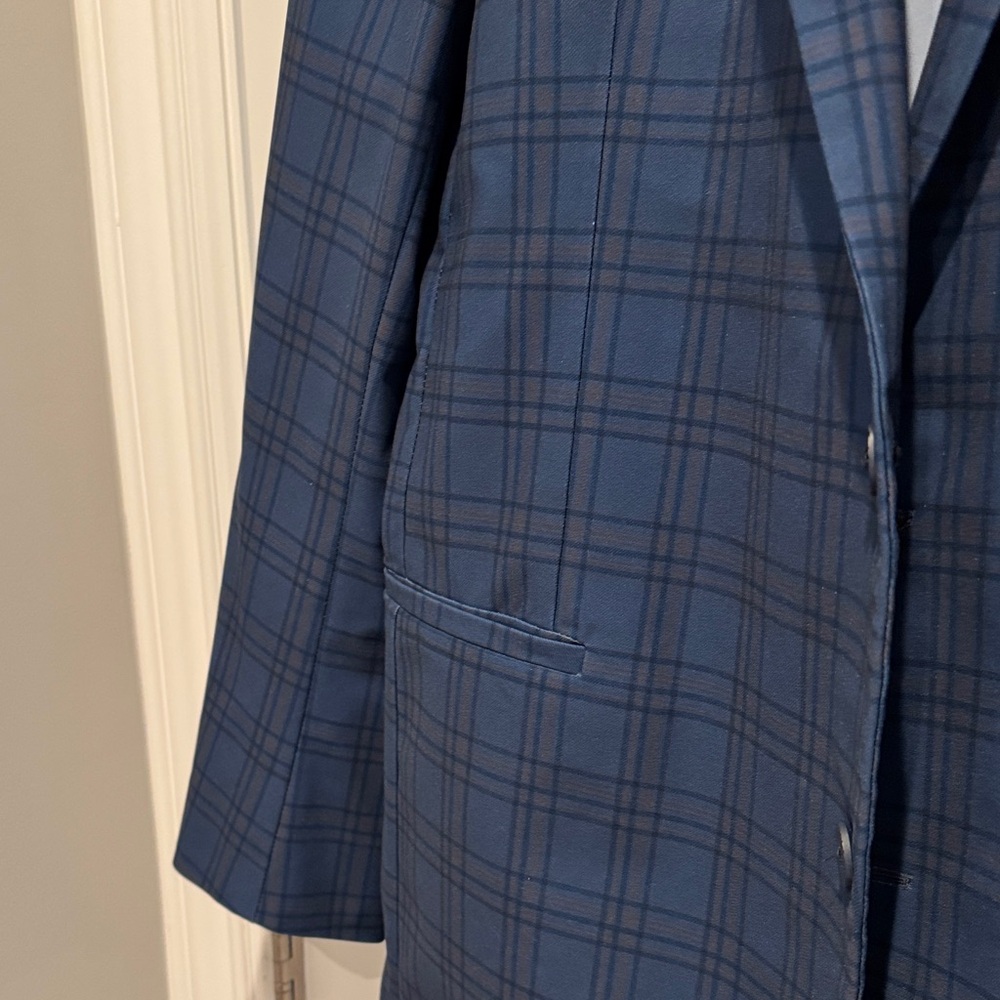 Elegant Navy Plaid Men's Blazer - Picture 3 of 5